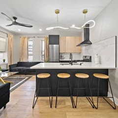 Beachblock 3bedroom, full kitchen, all new. 110 b1