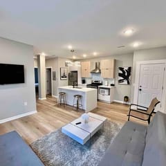 2 Bedroom, Kitchen, 1 Block to Beach, Parking, Unit 8