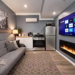 1 bedroom 1 block to tropicana casino, & beach.