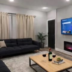 3 bedroom, backyard close to convention center 1