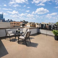 two bedroom w/rooftop close to convention center.