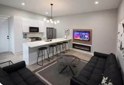 5 bedroom university area full kitchen, livingroom - Image 2