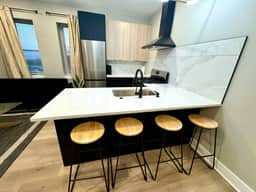 Beachblock 3bedroom, full kitchen, all new. 110 b1 - Image 3