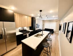 Rittenhouse, 4 level, 2 bedroom,& rooftop. - Image 3