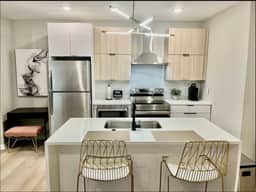 2 bedroom, 1 block beach, kitchen,livingroom. #3 - Image 3