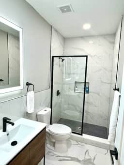 1 bed, kitchen, 1block to beach. Unit 10. - Image 5