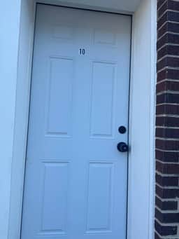 1 bed, kitchen, 1block to beach. Unit 10. - Image 2