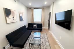 2 bedroom with back yard walk to city. - Image 3