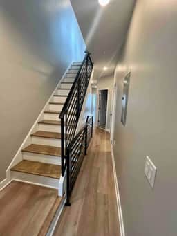 4 bed bi-level with roof deck. In the city. - Image 5