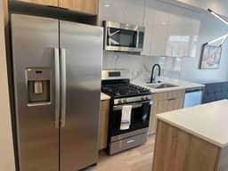 4 bed bi-level with roof deck. In the city. - Image 3
