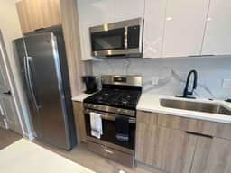 4 bed bi-level with roof deck. In the city. - Image 2