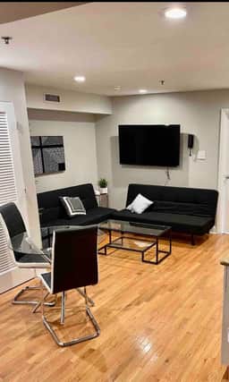 1 bedroom close to convention unit 3 - Image 2