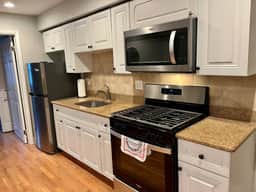 1 bedroom close to convention unit 3 - Image 4