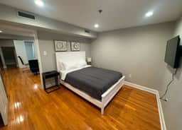 1 bedroom close to convention unit 3 - Image 3