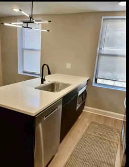 close to convention & centercity unit 4 - Image 3