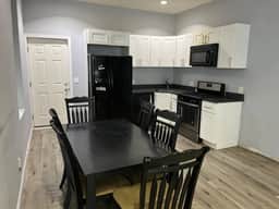 University city house 4 bedroom with backyard - Image 3