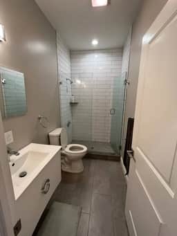 University city house 4 bedroom with backyard - Image 5