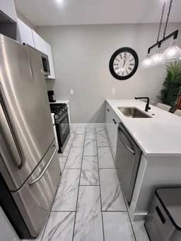 1 bedroom w/patio close to Wells Fargo arena - Image 3