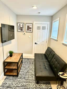 2 bedroom small house in university city sleeps 5. - Image 2
