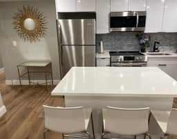 New 2 bedroom w/deck 2 block to beach & boardwalk - Image 4