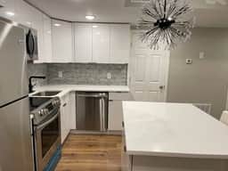 New 2 bedroom w/deck 2 block to beach & boardwalk - Image 5