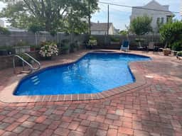 4 bedroom house with pool and backyard on bayside. - Image 3