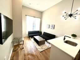 Art museum area 2 bedroom bilevel big unit &yard. - Image 2