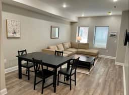 New three bedroom art museum area with backyard - Image 3
