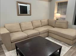 New three bedroom art museum area with backyard - Image 2