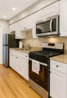 1 bedroom close to convention and city #3 - Image 5