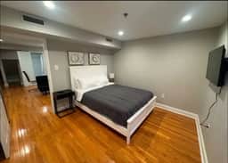 1 bedroom close to convention and city #3 - Image 2