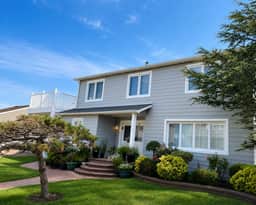 4 bedroom House with pool and deck close to bay. - Image 3