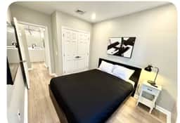 two bedroom one block of the beach with balcony. - Image 4