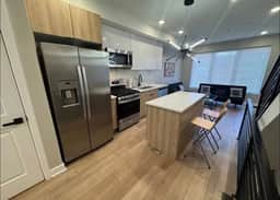 4 bedroom with rooftop close to Center City. - Image 4