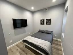 Big 4 bedroom university house 3432 - Image 2