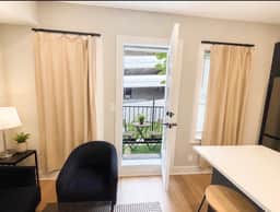 108-B1 Beachblock 2bedroom new. Free parking. - Image 3