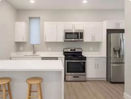 Four bedroom home in university city 3432 - Image 4