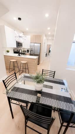 2 bedroom bi-Level with backyard near Center City. - Image 4