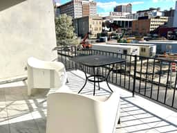 8BR Sleeps 16 w/ Balcony – Near Beach & Caesars AC - Image 2