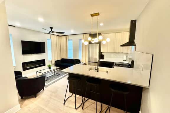 3 bedroom on Beach block,kitchen & Living Rm110 A1 - Image 1