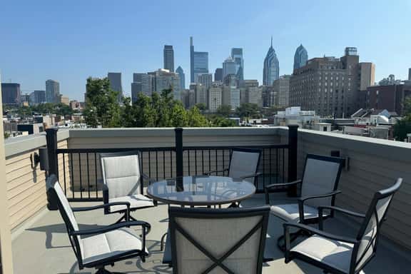 Rittenhouse, 4 level, 2 bedroom,& rooftop. - Image 1