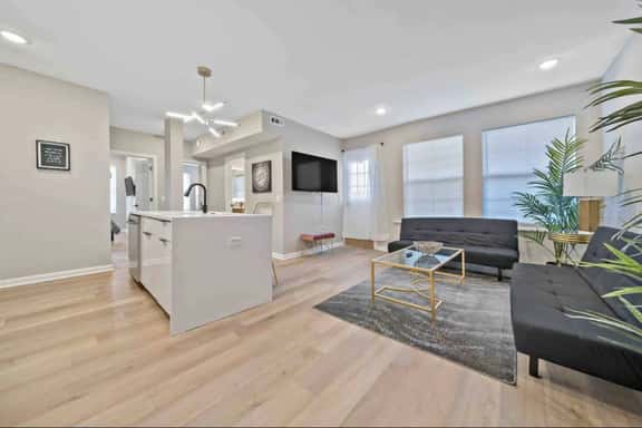 2 bedroom, 1 block beach, kitchen,livingroom. Unit 3 - Image 1