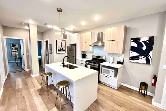 #7, Two bedroom, kitchen, beach across the street .. - Image 1
