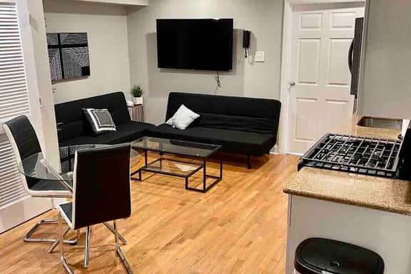 1 bedroom close to convention unit 3 - Image 1