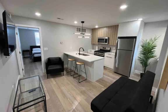2 bedroom on Broad st close to Wells fargo unit4 - Image 1