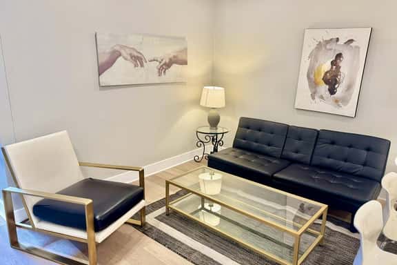 1608 - New 2 bedroom w/deck 2 blocks to beach & boardwalk - Image 1