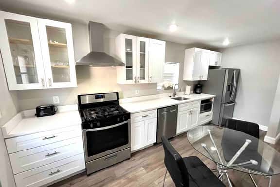 3BR Huge Deck, Steps to Tropicana & Beach, Parking - MORRIS - Image 1