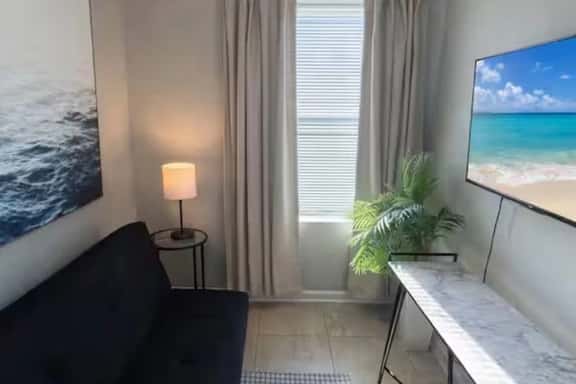 Cozy 1BR in University City Near Penn & Drexel #2 - Image 1