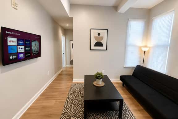 University area all new 3 bedroom livingroom. - Image 1
