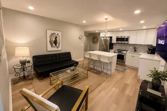 1608 - 2 bedroom with deck close to hard rock and beach. - Image 1